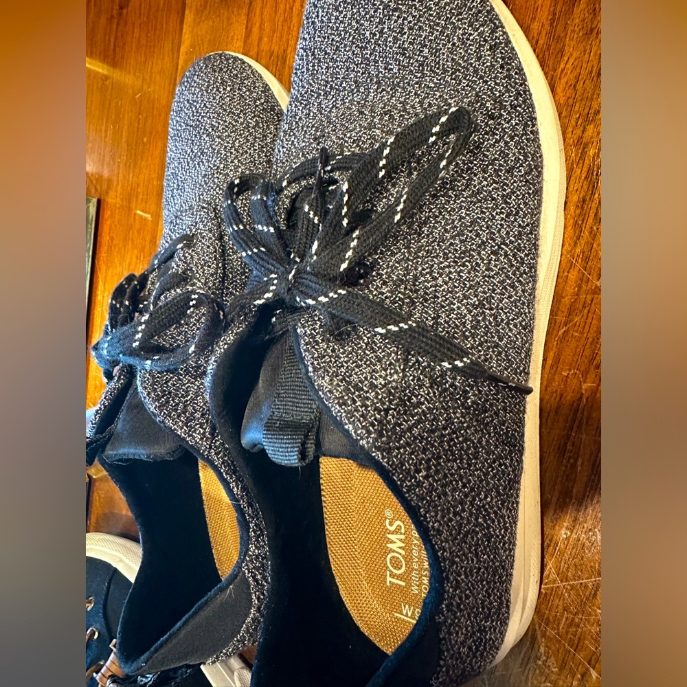 Toms sneakers